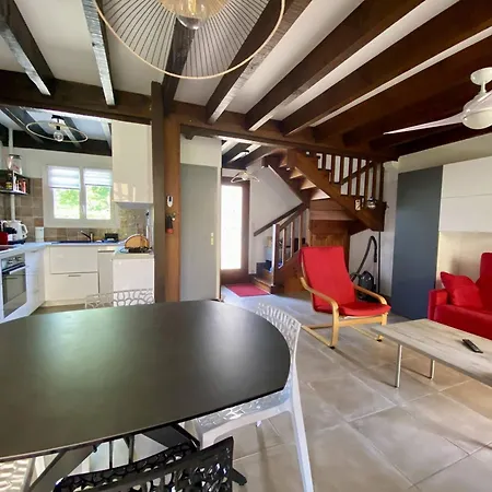 Maison Mitoyenne Proche Centre, 3 Pieces, 4 Couchages, Parking, Wi-fi Cambo-les-Bains